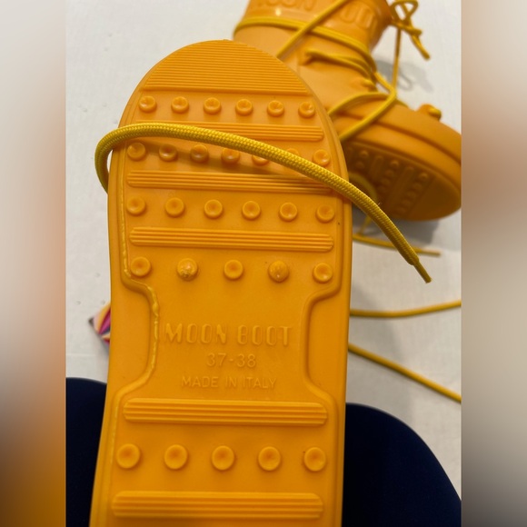 Moon Boot Low Rubber Rain Boots Size 37/38 NWT Yellow - Picture 6 of 7